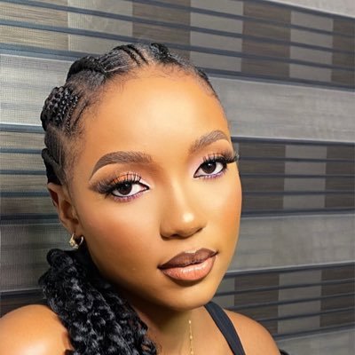 Writer | Content Creator & Mobile Videographer| Social media manager| Teacher| Daddy’s girl 4L | 1 Thess 5:16-18 | Brand page: @reeledbymaamieee on IG