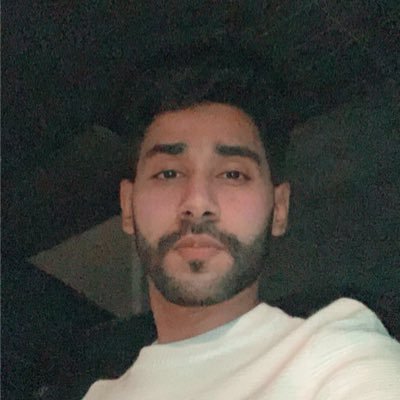 لعمري كم حويت الناس قلبا..وما في الناس قلب يحتويني