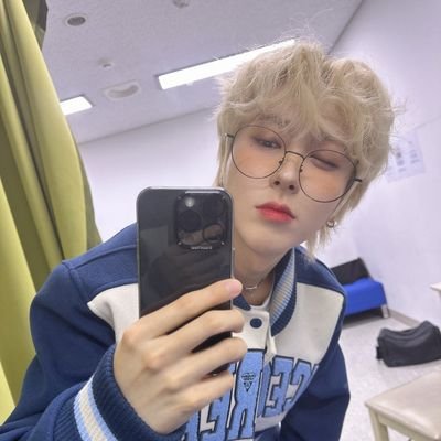 UNBL0WN's profile picture. #원위 : Do you want to change standards together?