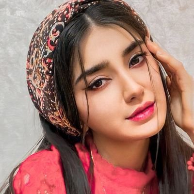 کارشناس نقاشی 🎨
بِهی صدام کن :))
دختر پر انرژی و خوش خنده 😁✌🏿
کلی ایده ژست و استایل دارم براتون رفقااا