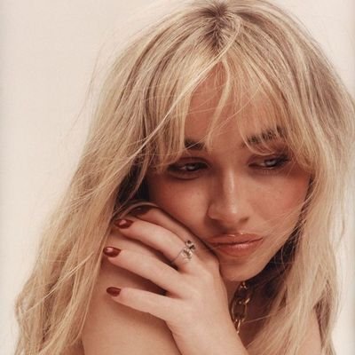 Sua primeira (e única) fonte de informações sobre a cantora Kylie Rosty.
