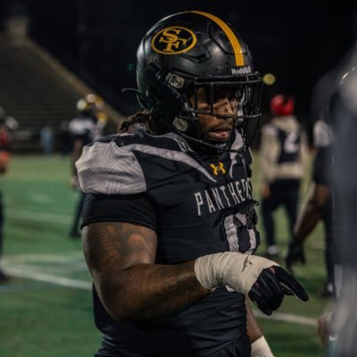 Freshman Defensive Tackle @Red_Raven_FB 6’0 275