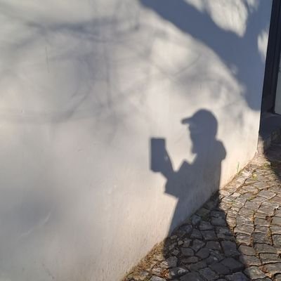 que la rebeldía siempre nos bese en la boca
