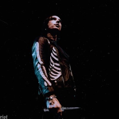 ♱ i wanted to dress a 𝖇𝖑𝖆𝖉𝖊 up in 𝖗͟𝖊͟𝖉 with both of our 𝒏𝒆𝒄𝒌𝒔, @corrruptedevil