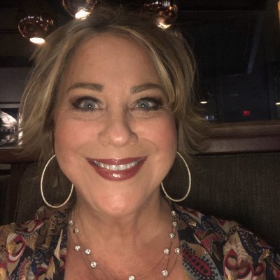 Professional speaker, trainer and licensed therapist dedicated to helping others consciously create healthy, positive relationships with themselves and others.