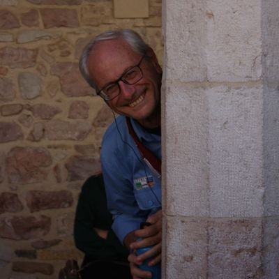 La cattiveria urla, il cuore tace e sorride