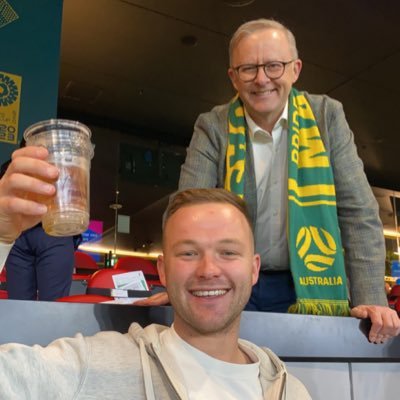 Yorkshire lad living in Australia. Arsenal fan. Avid Retweeter of funny shit.