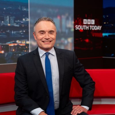 Presenter and Reporter @BBCSouthNews 🎤 🎶 🏋🏻‍♀️ 🏊‍♂️ 🎭 🏖