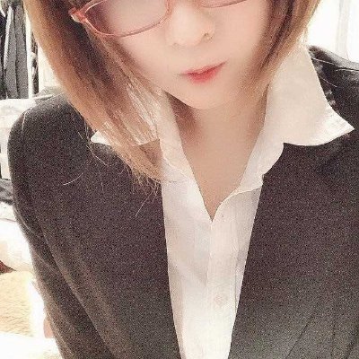 えっち大好きなんだけど前に下手くそ！って言われてから殻に籠ってます😢 喜んでもらいたいから上手くなれるように練習したい💓 わたしをえっち上手な女子にしてくれますか？
優しい人なら年齢とか関係ないんで えっち友達なってくれる方仲良くしてください(*´▽｀*)
気軽にフォローDMくださいね(*´ω｀*) よろしくお願い