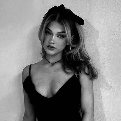 lilycbalt's profile picture. a lover of dark romance & morally grey men