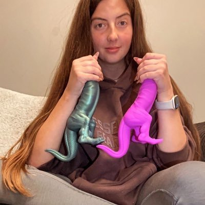 do you want to see what I do with my toys? use the link and you will see how much fun I have with my toys😉