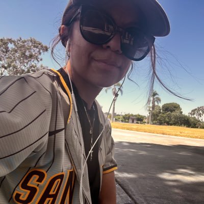 cheliev18's profile picture. 