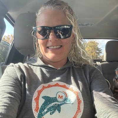 Mama. Leader. Education Advocate. Grad student. Lover of books, boats, the @MiamiDolphins #FinsUp and @NKOTB #JordanGirl 🤖❤️💫✨