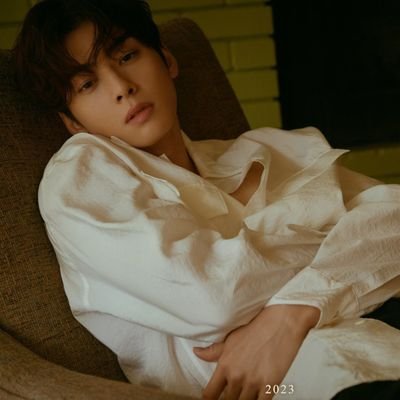 Once a BELIEBER ALWAYS A BELIEBER  HE FOLLOWED ME 9/18/14 8:25 pm.
Lee Dong Min 🖤🖤🖤
Obsessed with Cha Eun Woo 🙊🤍