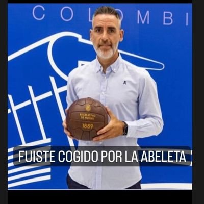 Analizo todo lo que pasa en el recre          (cuenta no seria)

          DESPEGA LA ABELETA! 

                       Le rezo a un dios llamado Abel Gómez