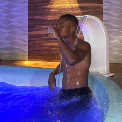Audaz, revel, vivaz. Em busca da vida de bacana!💪🏾🔁🌎. irmão de um anjo!🖤👼🏽