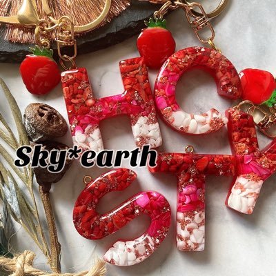 Sky*earth 【ハンドメイド作家yu- (ゆー)】 レジンキーホルダーやアクセサリーを中心に制作しています⭐︎ 世界に一つとして同じものがないハンドメイドの温もりを感じていただけたらと思います♡
