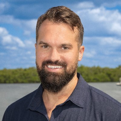 thetravislane's profile picture. 