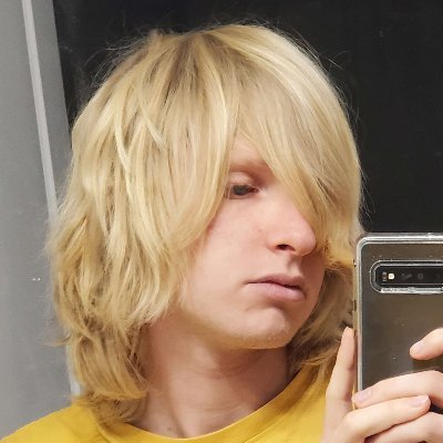 YakeWakes's profile picture. miserablonde