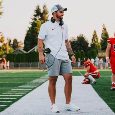 Wide Receiver Coach at McMinnville High School. @routetechfb @LinfieldFB Alum. #BeDaat #Stickies #CatDome @MacHighFB