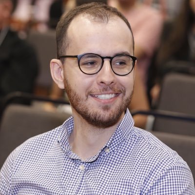 28, concurseiro e fã de algumas coisas, sendo gauche na vida.