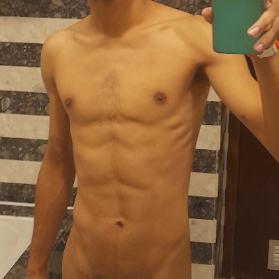 Submisso. Observador das Formas masculinas. Carinhoso e Selvagem ao mesmo tempo. Eternamente num ciclo de tesao guardado e liberado