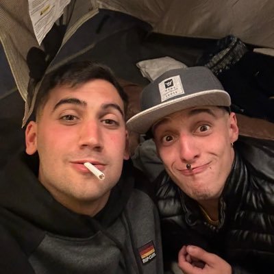 ValenColombo02's profile picture. 09/12/18 ❤️🤍❤️