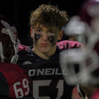 917📞 // O-line- Nose guard// James I Oniell HS // c/o ‘25 // 6ft 180lbs// 17yo // football (main), winter T&F //tennis// (Recruitable) //