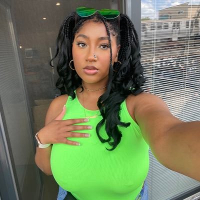 Beauty Vlogger: Hair, Skin, and Makeup 💁🏽♀️!!!!!! Model 📸