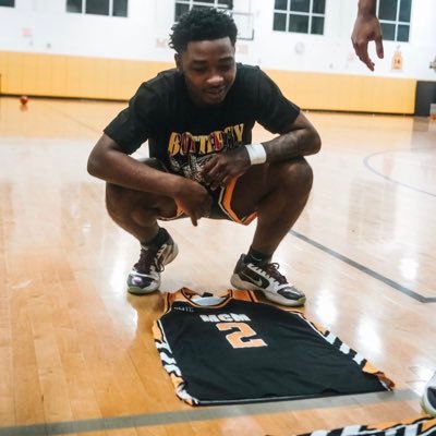 jabbar3louper's profile picture. 5’8 pg 
McMain ‘24