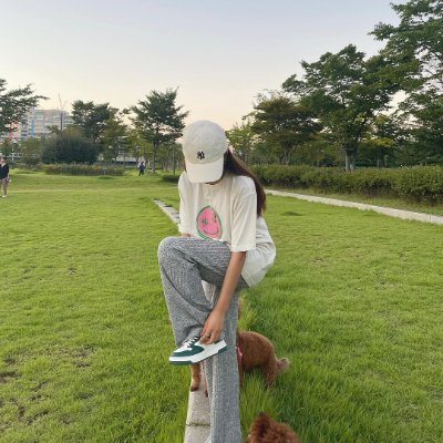 HuhiJan's profile picture. 日本の「ヒキコモリ」現象とその心理的健康と社会的行動への影響を考察する。