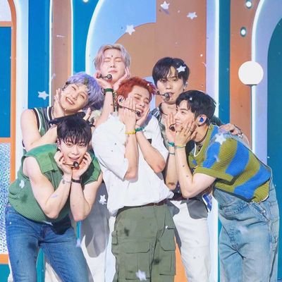 binwooyum's profile picture. A&A 💜 i'm fine, not fine 웃질 않잖아.         ⭐️ OT6 always.