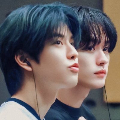 23 she/her 🔞 •
🐰🐶 are my parents & I'm their child of divorce • 𝗡𝘆𝘅𝗹𝗼𝗴𝘀 on ao3 • rps/f • mdni • seungcat truther •
☆ - https://t.co/qwceurGh9T