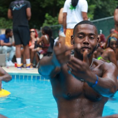 IG: shelovesaan J.YN 🦍 #LLFW