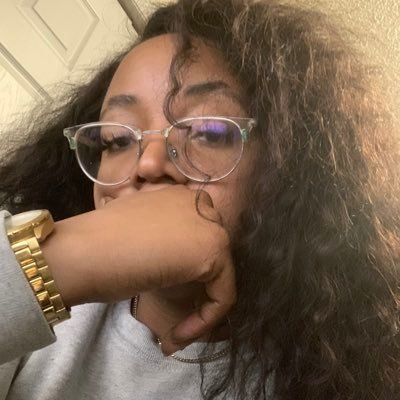 lucylonnie's profile picture. chillin 🌈