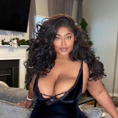 MONÁ. Curvy Model. Influencer . ONLY PAGE. IG:monalisacandy