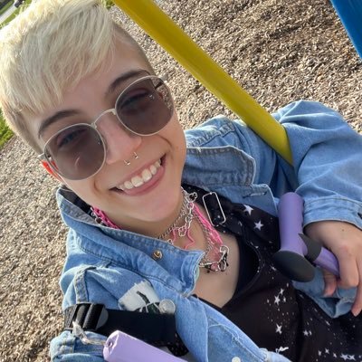 19 • disabled, audhd, plural • queer+trans, any pronouns 💎🌈🍓☁️🌸🧚🦷 🩻