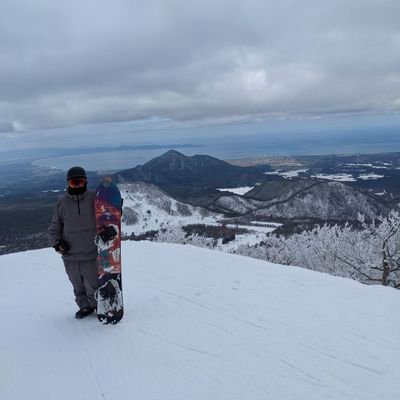 スノーボード、山、バイク、家族と遊ぶ事が大好きです。最近はエアブラシもチャレンジしています。仕事は自動車&バイクが好きでメチャニックです&太陽光発電事業もしてます。
実家の使い道のない山を開拓中(;゜゜)
人生で大事にしているテーマは遊ぶ事です(✯ᴗ✯)

好きなYouTubeは長嶋修さんです〜