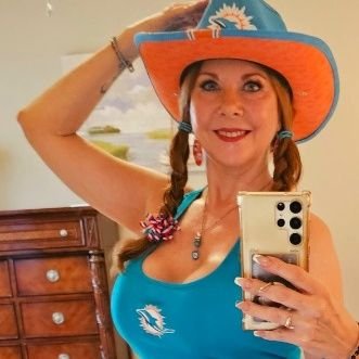 Single/Reiki Healer/Sensei (ret.)/#FantasyFootballChamp 🏆/DIEHARD Lifelong Miami Dolphins fan 🐬/Casual Miami Hurricane/Heat fan/Bourbon Whiskey Girl 🌞😎⛱️🏈