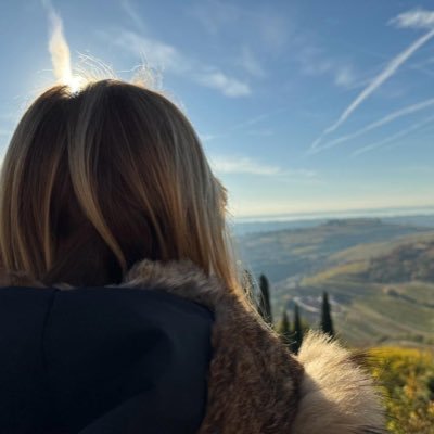 triMamma,nonna, prof.di organizzazione aziendale; appassionata di persone,bene comune,innovazione, resilienza e gioia. Cofondatrice della ScuoladiEconomiaCivile