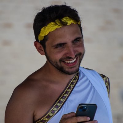 Etudiant en 3ème année de Langues Etrangères Appliquées (#LEA) à #Clermont
Intéressé par #langues, #communication, #médias, #événementiel et #théâtre.
