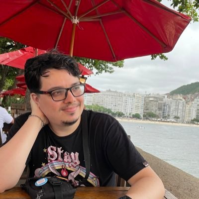Um pouco sociólogo, um pouco cientista político e nada antropólogo. Games, nerdices, tecnologia e esoterismo