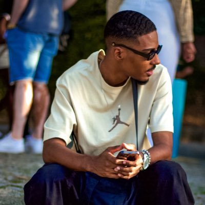 mikhy_hb's profile picture. i don't know what i'm doing here👀