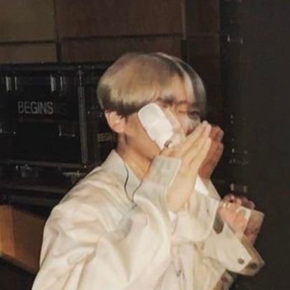 큥💕
𝐄𝐗𝐎 ❣︎ @weareoneEXO ♡ | ga cuma ngetweet ttg exo, ak suka anime👍🏻