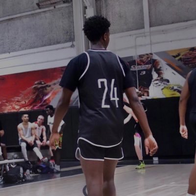 6’5”G | 195lbs | 6’10” wingspan | tobyezenwa@gmail.com | 647-917-3910 | @lbahoops