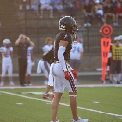 c/o 2025 Lawrence high football |6’2 |195 | bench:275 | squat:395| power clean:275|______785-551-1934