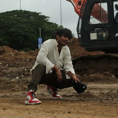 🤘தமிழன் 😎
✌தோல்வி என்பது நிஜம் அல்ல நிழல்🌒
💫King born on 19th may𝕪🎂
♋️к.α.я.м.α вεℓιεvεя💯  
🥰кιηg sк🤴🏻 vεяιүαη❤️
waiting for my love  💝
💺#lasbencher