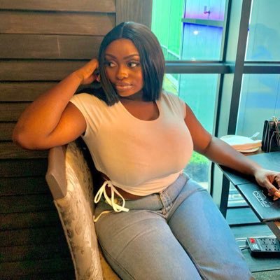 pearllsofine's profile picture. A very beautiful human 🌸💕😌