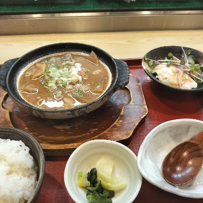 tBXsj3lKk322390's profile picture. 飲み屋の聖地、立石で営業する鮒忠です。
鶏１羽をまるごと仕入れ、お店で切りつけています。朝早くから仕込んで手間をかける昔ながらの新鮮でおいしい和食を、お安い大衆酒場料金でご提供しております。
SNSは苦手ですが、日替わりメニューや旬のおすすめ品等をアップ出来たらと思い挑戦中です。
アーケード商店街から奥戸街道を渡り左手