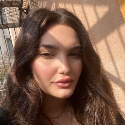 esrraozzturk1's profile picture. 